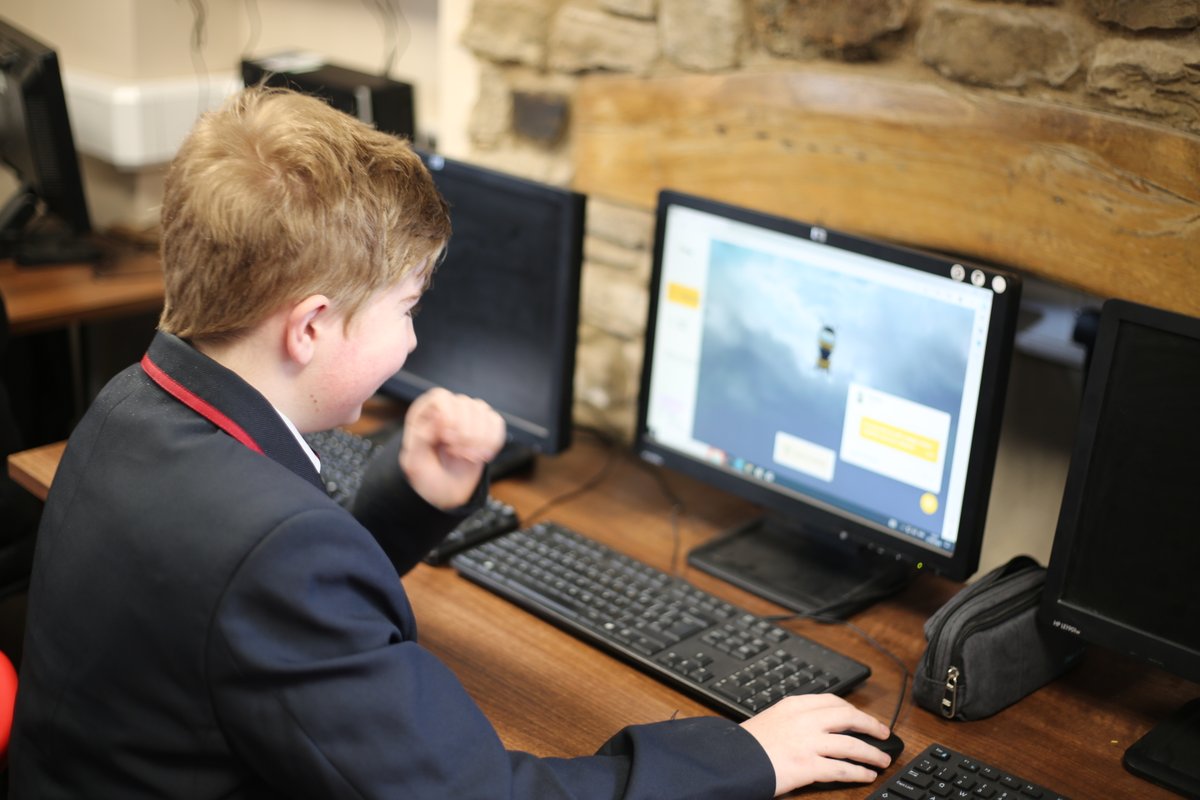 🐝Read how Redhill High School are using our groundbreaking technology to revolutionise the student experience: bit.ly/40Ucv3b

#vr #ai #mentalhealthsolution #wellbeingcoach #aicompanion
