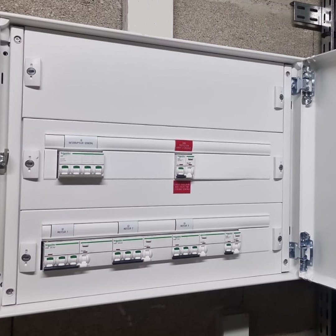 ltie_elec's tweet photo. Nous sommes fiers de vous présenter notre nouveau chantier à la Résidence BEREGOVOY de @neuilly_marne

Sur place, nos équipes ont déjà réalisés plusieurs travaux pour mener à bien le remplacement du SSI de catégorie A 🔥
#renovation #neuillysurmarne #electricien https://t.co/bo13CnxzVx