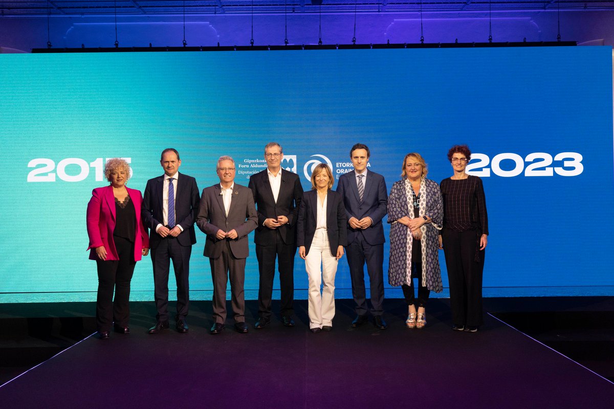 MarkelOlano's tweet photo. Testuinguru global oso zailean bada ere, zuek guztiokin batera, elkarlanean, lortu dugu #Gipuzkoa indartzea:

 👐🏼 Gizarte #kohesioa zainduz
⚙️ #Ekonomia lehiakor eta berritzaile bat garatuz
👥 Etorkizuneko desafioei determinazioz ekinez

Hitza bete dugu. https://t.co/wFMnvQOEzN