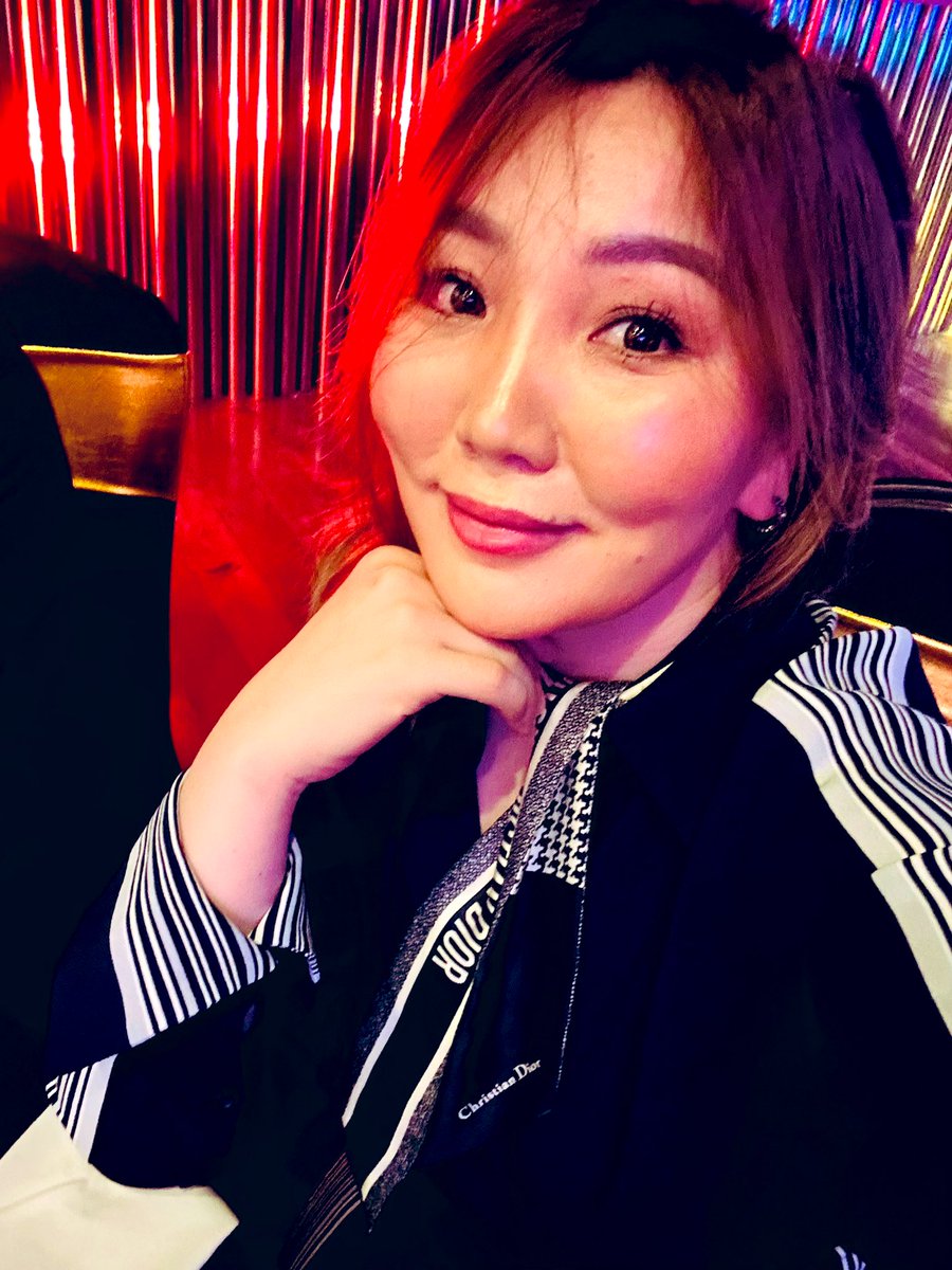 Зариг.мн Өнөрцэцэг on Twitter: "Өнөөдөр гөлийчөөд уух юм байх 😂"