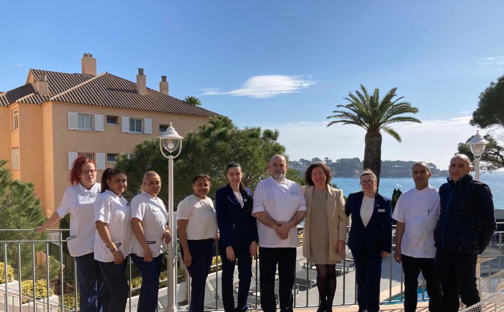 ILUNIONHotels's tweet photo. Lo bueno siempre vuelve. ¡El Hotel ILUNION Caleta Park reabre sus puertas! 🌈

La temporada no ha podido comenzar mejor. Ahora solo nos faltas tú, como siempre, con #TodosIncluidos 😊. https://t.co/CvDYVpbuQx