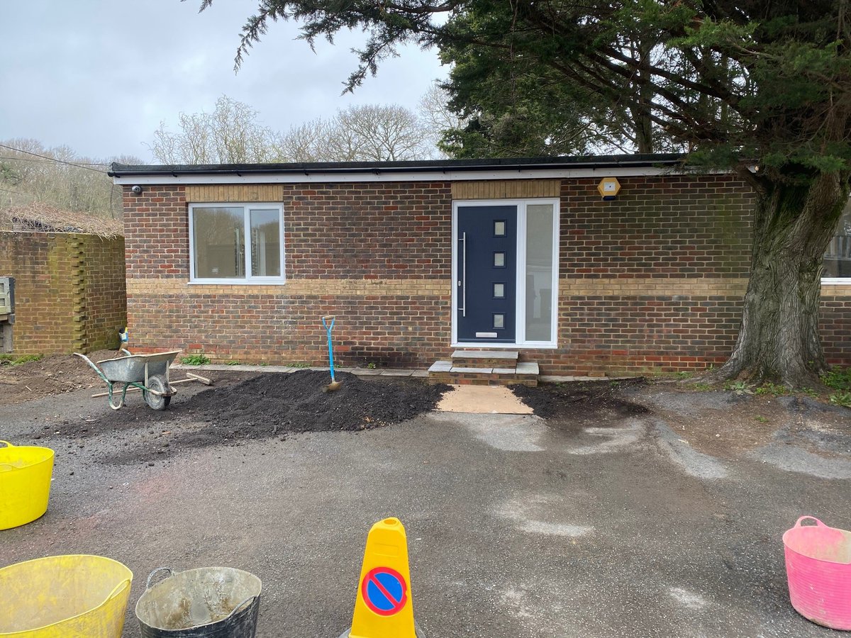 Huntcommprop's tweet photo. New Firs, Nightingale Yard, Polegate BN26 6RF - To Let. Totally refurbished office accommodation, although other uses may be considered. Prime location and on site parking. 540 sq ft at £12,000 pax.
https://t.co/1KlxkTi9oz https://t.co/NIGgTUrsxz