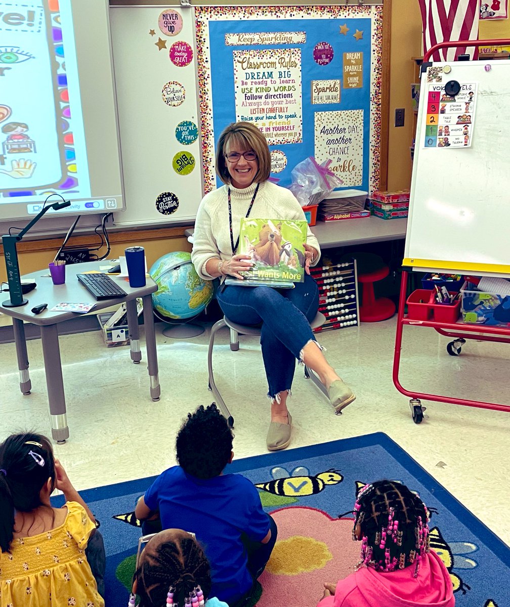 Thank you <a href="/MrsChristieSL/">Mrs. Christie</a> for being our Mystery Reader this morning!📚❤️<a href="/syracuselatin/">Syracuse Latin</a> <a href="/SyracuseSchools/">Syracuse City School</a>