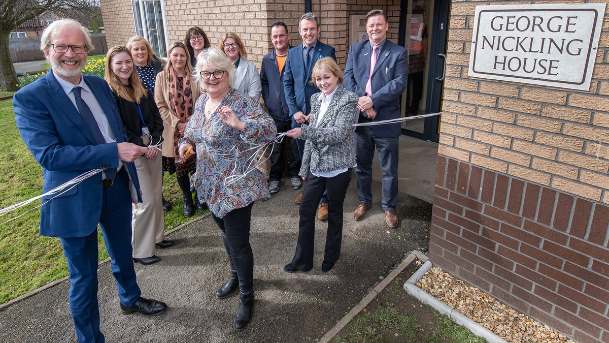 ➡️ Councillor Angie Dale performed her final job as Leader of Richmondshire District Council when she cut the ribbon to reopen the council’s homeless unit at George Nickling house following its £252,000 refurbishment. Details at 👇 ow.ly/IjPg50NwS7Z #RichmondshireDC