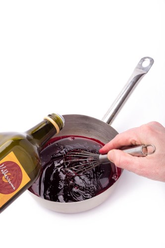 VALDERRAMANL's tweet image. 𝐕𝐚𝐥𝐝𝐞𝐫𝐫𝐚𝐦𝐚 𝐗 𝐆𝐚𝐬𝐭𝐫𝐨𝐧𝐨𝐦𝐢𝐱𝐬
RODE WIJNSAUS GEMONTEERD MET OLIJFOLIE

Rode wijnsaus met olijfolie voegt veel frisheid toe en zorgt voor een volle smaak.

INGREDIËNTEN: 200 ml. rode wijnsaus &amp;amp; 50 ml. Picudo olijfolie, Valderrama

Link: bit.ly/3U0bEf5