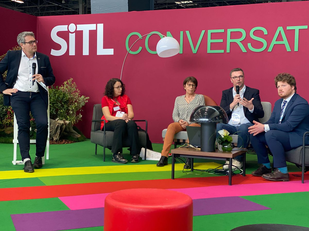 TransFollow_Int tweet media