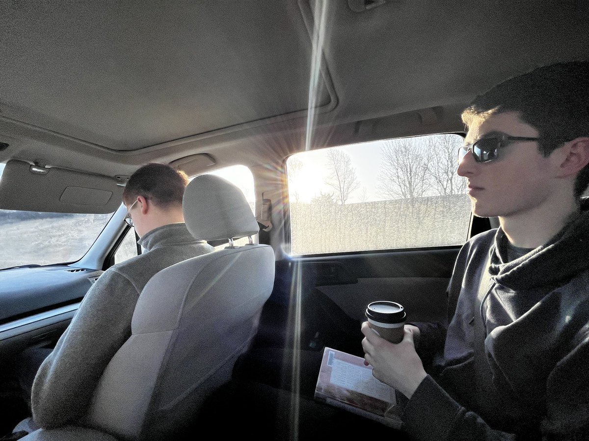 unlquizbowl's tweet photo. Early morning as the team heads off towards Chicago for the weekend! https://t.co/vDlknermU6