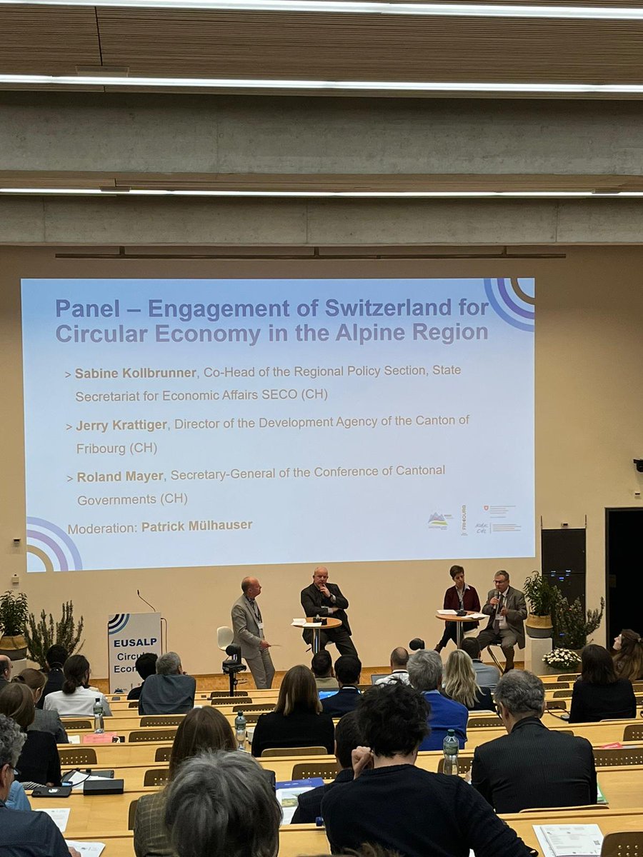 consolesvizzIT's tweet image. La prima conferenza della Presidenza🇨🇭di @_Eusalp sull&apos;#economiacircolare a #Friburgo ha sottolineato di come anche nello #spazioalpino sia necessario attuare progetti concreti per la transizione ad un modello economico più sostenibile♻️ #WeTheAlps @KdK_CdC