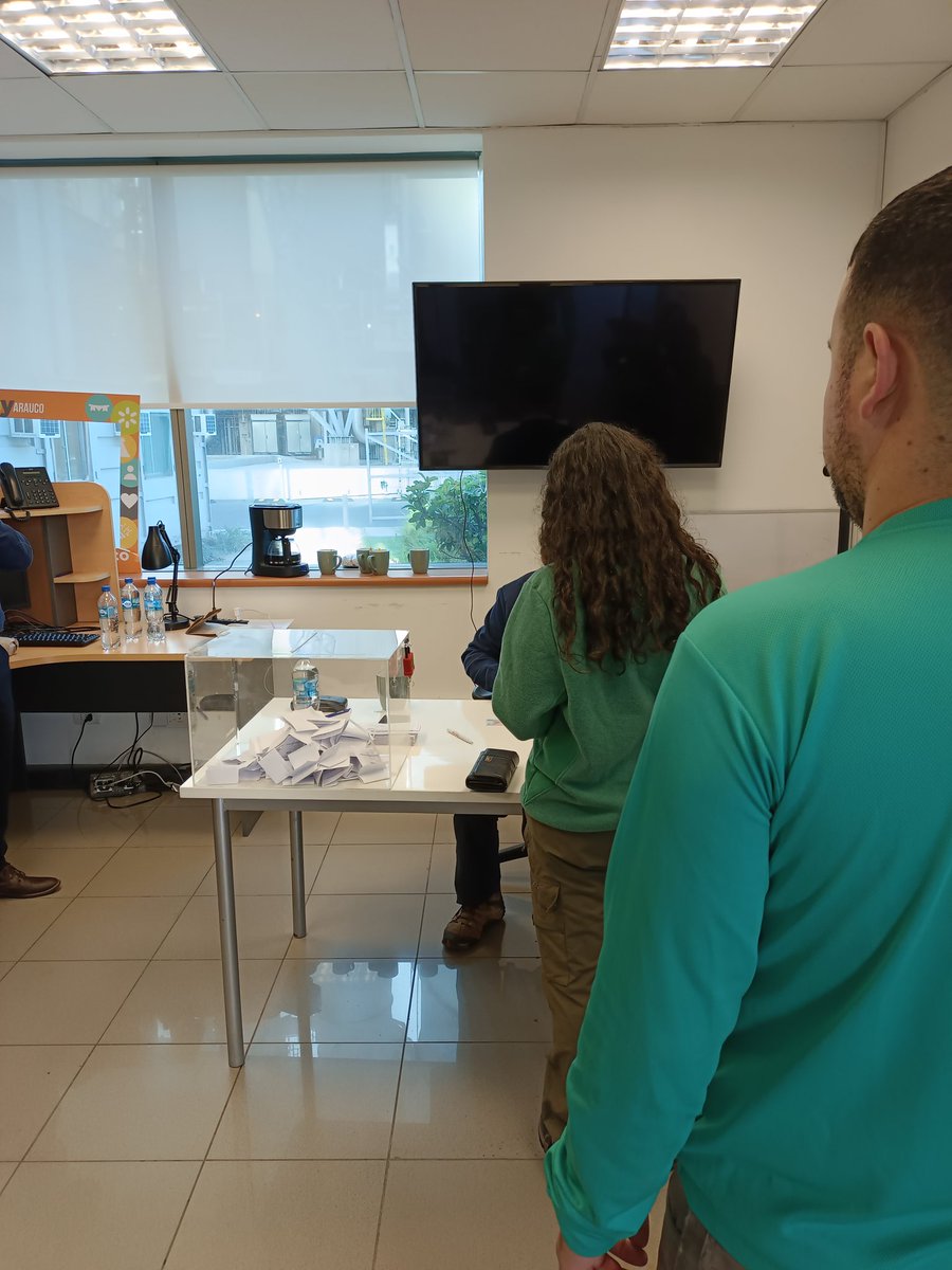 CelulosaAldea's tweet photo. Siendo las 10 am . 153 colegas ya votaron frente a la inspección del trabajo . #plantanuevaaldea #celulosa @Arauco_cl @cormachile @Cutchile https://t.co/qcU6M2Y6DN