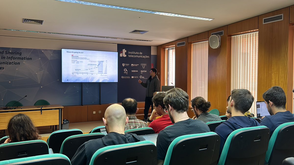 ATNoG_ITAv's tweet photo. Today Julio Camejo is presenting his work on AI in telecom https://t.co/bQVtizsOSM