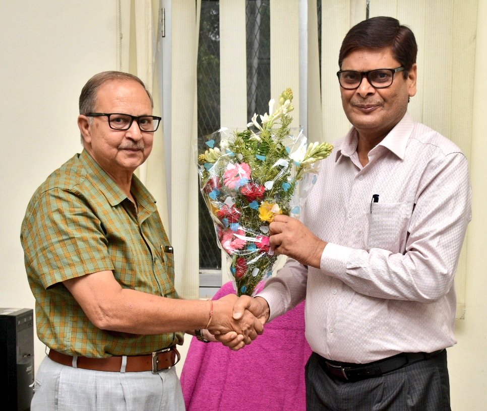 directoragbhu's tweet photo. आज प्रो. रमेश कुमार सिंह जी ने सस्य विभाग, कृषि विज्ञान संस्थान के विभागाध्यक्ष पद का पदभार ग्रहण किया। प्रो. रमेश कुमार सिंह जी को बधाई व  शुभकामनाएं.... https://t.co/mlSUJNnkqS