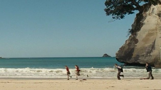 narniaxaslan's tweet photo. she ran away in her sleep and dreamed of paradise https://t.co/d7Y4gxqdnw