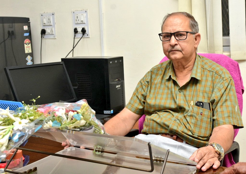 directoragbhu's tweet photo. आज प्रो. रमेश कुमार सिंह जी ने सस्य विभाग, कृषि विज्ञान संस्थान के विभागाध्यक्ष पद का पदभार ग्रहण किया। प्रो. रमेश कुमार सिंह जी को बधाई व  शुभकामनाएं.... https://t.co/mlSUJNnkqS