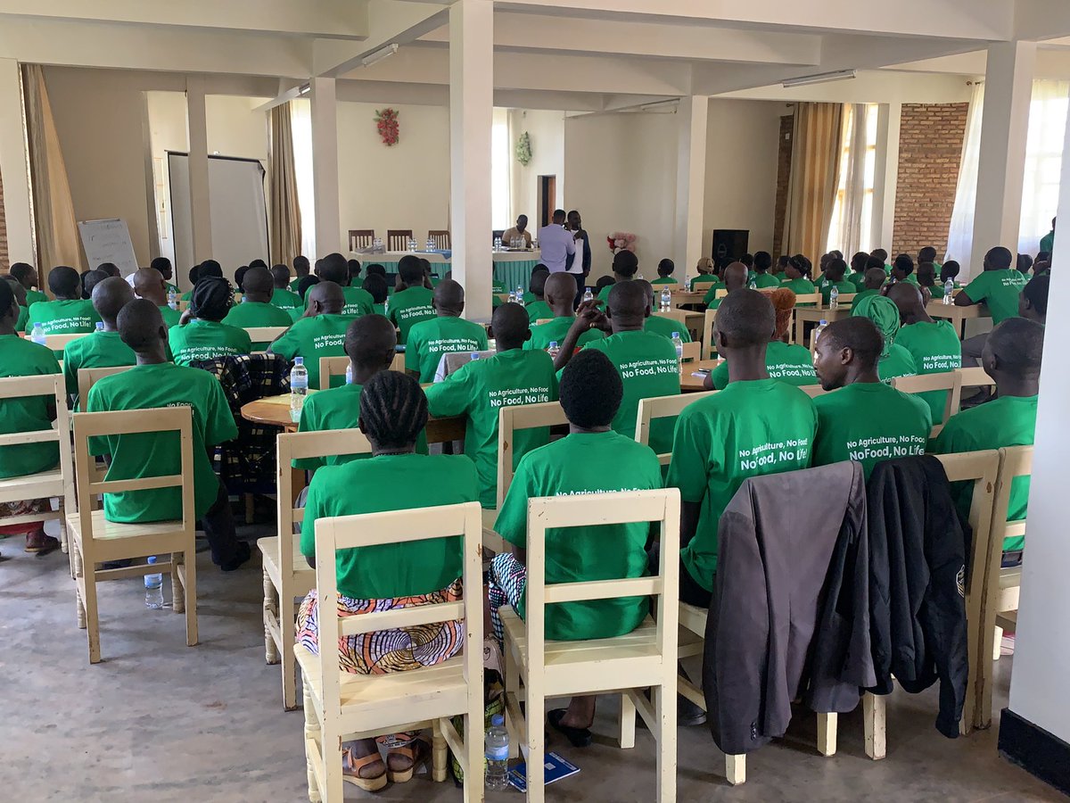 HoReCo_Rw's tweet photo. Yesterday on 30/3/2023, #HoReCo concluded the training of farmer promoters operating in different irrigation schemes(Marshlands and Hillside) in #Rwanda. 500 farmers trained on Good Agriculture Practices and Management of farmers’ cooperatives and Water User Organisations. https://t.co/JFC1jx3Nib