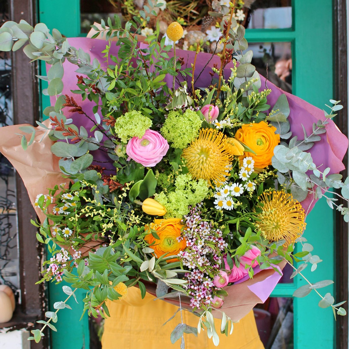 Spring Has Sprung

Take a look at this fabulous bouquet! We’re all about the seasons here at Green Door &amp; this bouquet represents the arrival of spring. Invite springtime into your room with this gorgeous bouquet.

Brighten Up Your Space

greendoorflorist.com/product/weekly…

#greendoorstyle