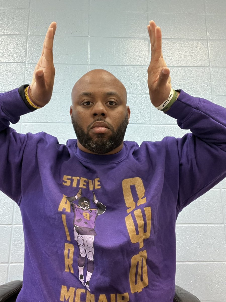_CoachThomas7's tweet photo. Yโall know what day it is, itโs #FratShirtFriday and today Iโm reppin for the QB bruhz in the Frat!! All QBs, football bruhz, SWAC lovers go shop wit my guy Doug at @distinctiveQreations on IG!! #SteveAirMcNair #SWACLegend #SuperBowlChamp #HallOfFameQB https://t.co/OFx28r35gU