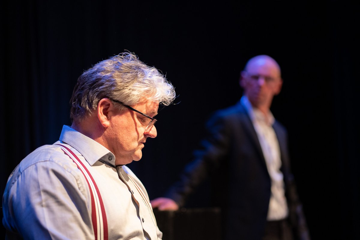 TheatergrpDroog's tweet photo. Dit weekend spelen wij voor de laatste keer onze voorstelling 'De liefde in 1000 stukjes'! 
De zondagmiddagvoorstelling is helemaal uitverkocht!  
Voor de voorstelling van morgenavond zijn nog maar 9 (!) kaarten beschikbaar. Als u nog wilt komen kijken, wees er dan snel bij! 🏃 https://t.co/FVXihZAEU5