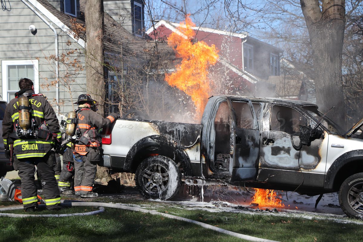 Yesterday, Fairfield firefighters battled a car fire on Judd St. The fire extended to the fuel tank of the vehicle requiring firefighters to use foam in order to put the fire out.
See more photos on my website: sayjebphotos.smugmug.com
@ctfirephoto 
#fire #fairfield #fairfieldct