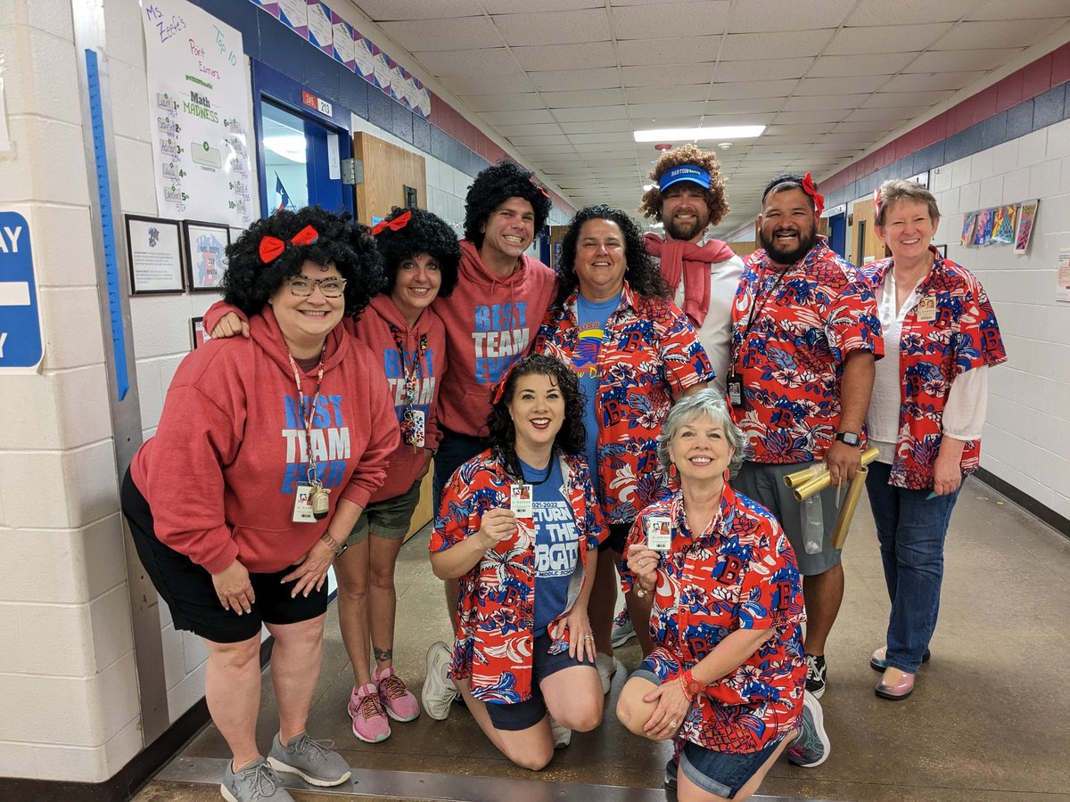 spacegirl_7's tweet image. Still Celebrating TOY Daisy Santos. If you are looking for Daisy on campus, it&apos;s like Where&apos;s Waldo? The entire campus looks like this. #TheDaisyDay @HaysCISD @HaysBMS