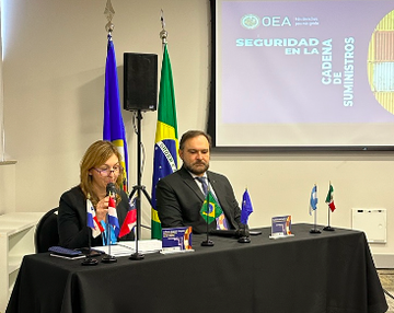 OEA_CICTE's tweet photo. Our Subregional Workshop on #Security of the #SupplyChain and #BorderCities held together with @ReceitaFederal, gathered in Foz do Iguazú🇧🇷 #Customs authorities of 🇦🇷🇧🇷🇨🇱🇵🇦🇵🇾 and 🇲🇽 to share experiences on the matter of #StrategicTrade https://t.co/8LNosc1VbE