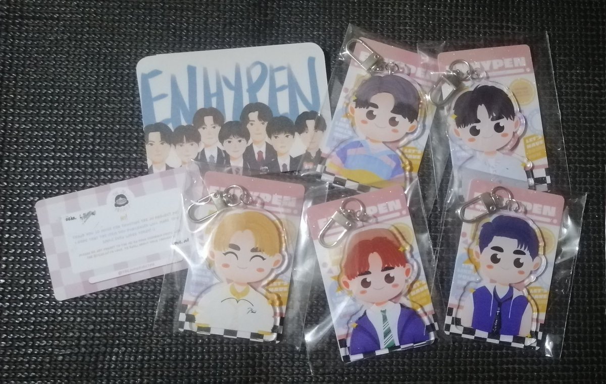 ksnkives's tweet photo. Hi! @thejuprojectph finally received ko na yung enhypen keychain ko, ang cutie nya sa personal . I like it so much 😊 and also Thank you sa freebies na hansel at flattops ❤️. Until next time 💗 https://t.co/XwmwMCZkZS