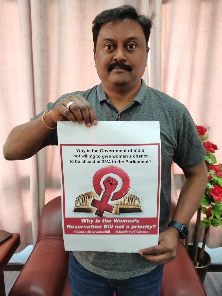 JagruthiKuwait's tweet photo. We from Kuwait Support Women Reservation Bill in India, an initiative taken up by Smt.Kalvakunta Kavitha garu

@vinaymuthyala

@raokavitha @NaveenAchari
  
#KavithaForWomen
#WomensReservationBill 
#MorePowerToWomen https://t.co/jYuS1lKWUc