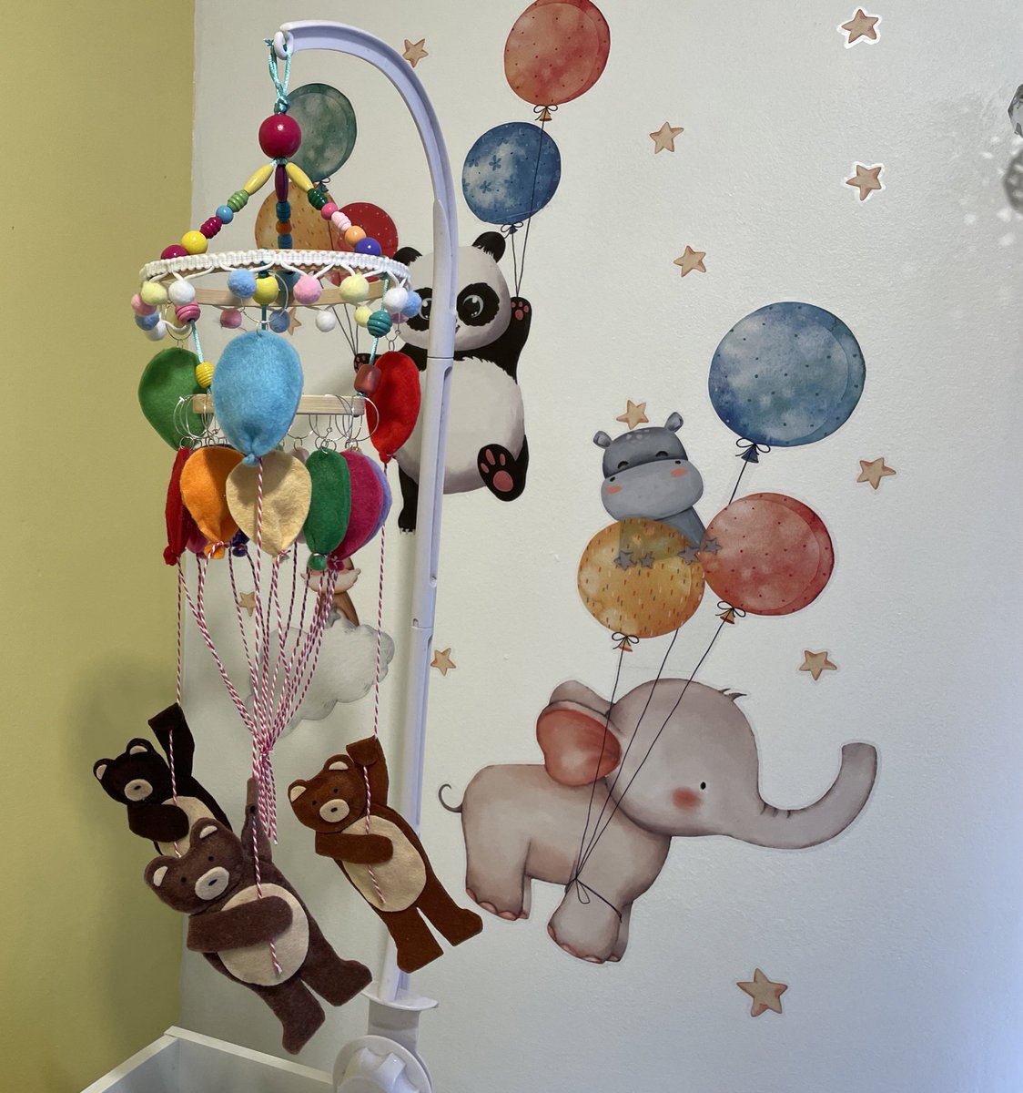 Lizroche's tweet photo. Hooray! Against all the odds I got the baby’s mobile done before she arrived! Bears and balloons - always a winner right?! 😍 https://t.co/r0PA8YSm2J