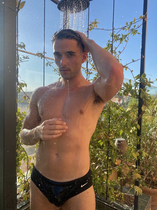 FsjRtO7XgAE8k-g?format=jpg&name=small