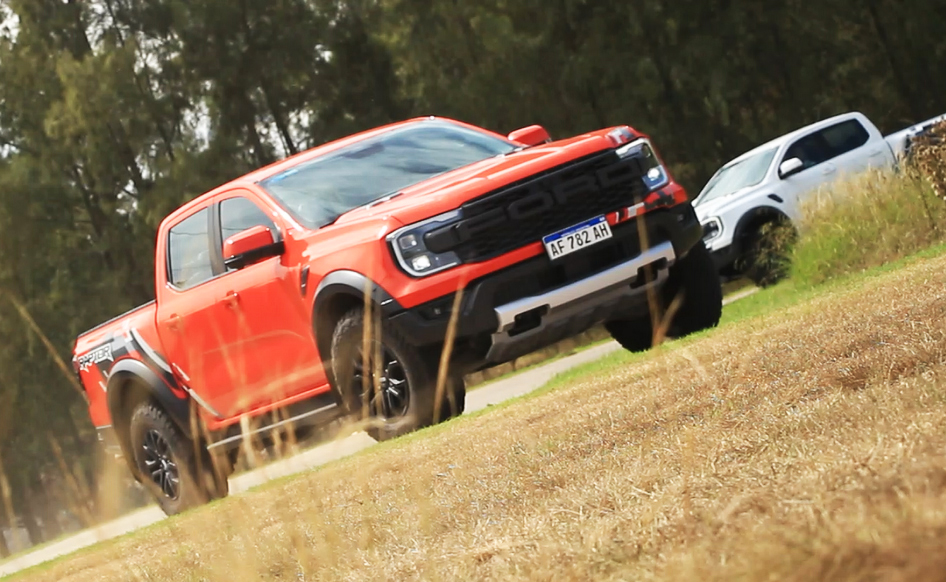 PabloEpifanio's tweet photo. Hoy en #TopMotor: probamos la nueva Ford Ranger Raptor. Viajamos a San Pablo (BR) junto a Nissan para el debut de la Fórmula E en ese país y conocer los avances de electromovilidad. Y veremos el Kia EV5, el prototipo eléctrico que anticipa un nuevo SUV. 22 hs El Garage TV. https://t.co/vIZ6WL8jhE