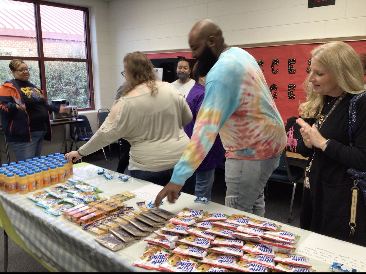 dabelt3's tweet photo. Thank you Sisters With A Purpose( SWAP) for organizing and preparing the most delicious breakfast for our Charles City ES staff! @TigersCCES @CharlesCityPS @arhairston29 https://t.co/f3o2Z362sb