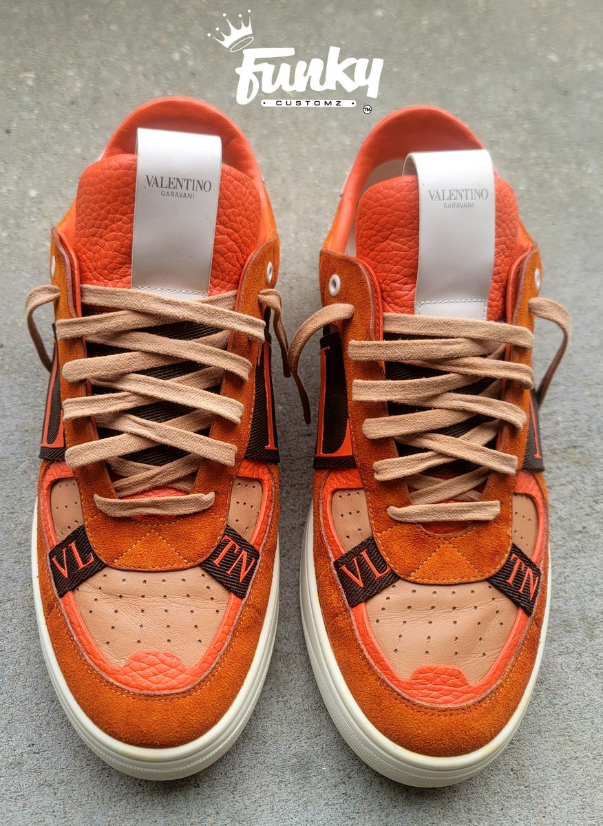 FUNKY1byNature's tweet image. Oh yea... Im still active 🤙🏾... Valentino VL7N Lowtop in a @reeses Pieces colorway... IG: Funky_Customz  #ReesesPieces #Reeses #Valentino #VL7N #FunkyFridays #FunkyCustomz