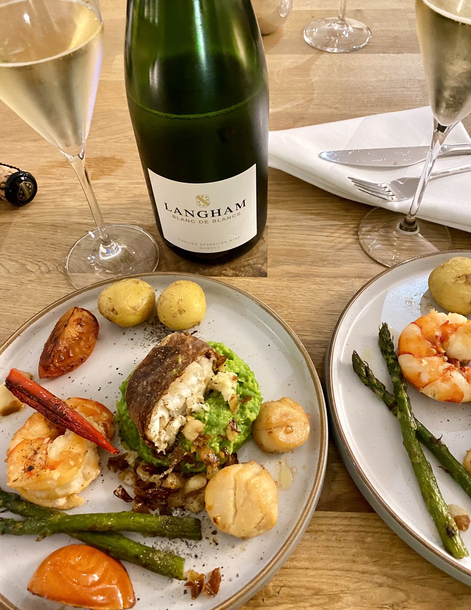 Caroline X.H. Lin • DipWSET (@ladycwine) on Twitter photo A brioche richness joins an intense expression of fruitiness on the nose. The supple and full-bodied characteristics give a clean and pure palate, savouring a refreshing finish of white peach and lemon. Delicious paired with fish and seafood.🤤🥂<a href="/LanghamWinery/">Langham Wine Estate</a>
#foodandwine A brioche richness joins an intense expression of fruitiness on the nose. The supple and full-bodied characteristics give a clean and pure palate, savouring a refreshing finish of white peach and lemon. Delicious paired with fish and seafood.🤤🥂<a href="/LanghamWinery/">Langham Wine Estate</a>
#foodandwine