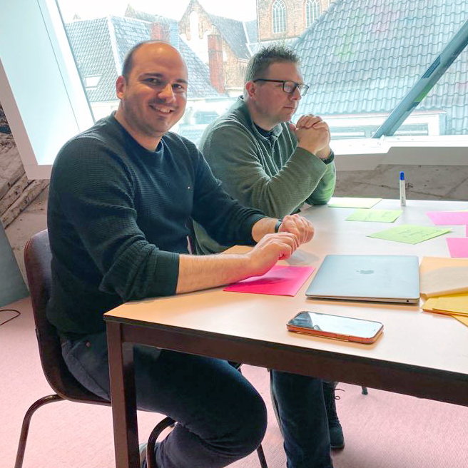 Vandaag is TeamQ! 🎉 Tijdens deze bijeenkomst kijken onze consultants, managementteam en directie terug op de doelen die we hebben gesteld en behaald in het vorige kwartaal. Ook worden deze dag de nieuwe rocks bepaald voor het komende kwartaal. 💪🏼🌟