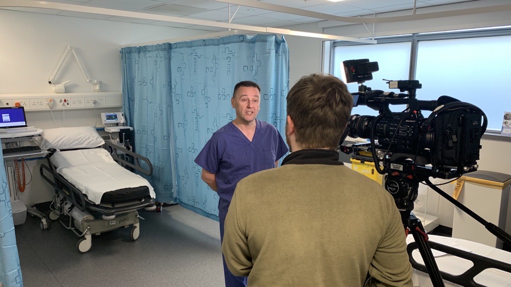SBRFoundation's tweet photo. Like @BottProf, we’re passionate about improving #bowelcancer treatment &amp; early diagnosis.
The #colospeed project we fund thanks to your support is recruiting thousands of patients into innovative research.
Thanks @itvtynetees &amp; @STSFTrust for this report: https://t.co/4Gs2Mz2mZM https://t.co/mzMIXUSf4U