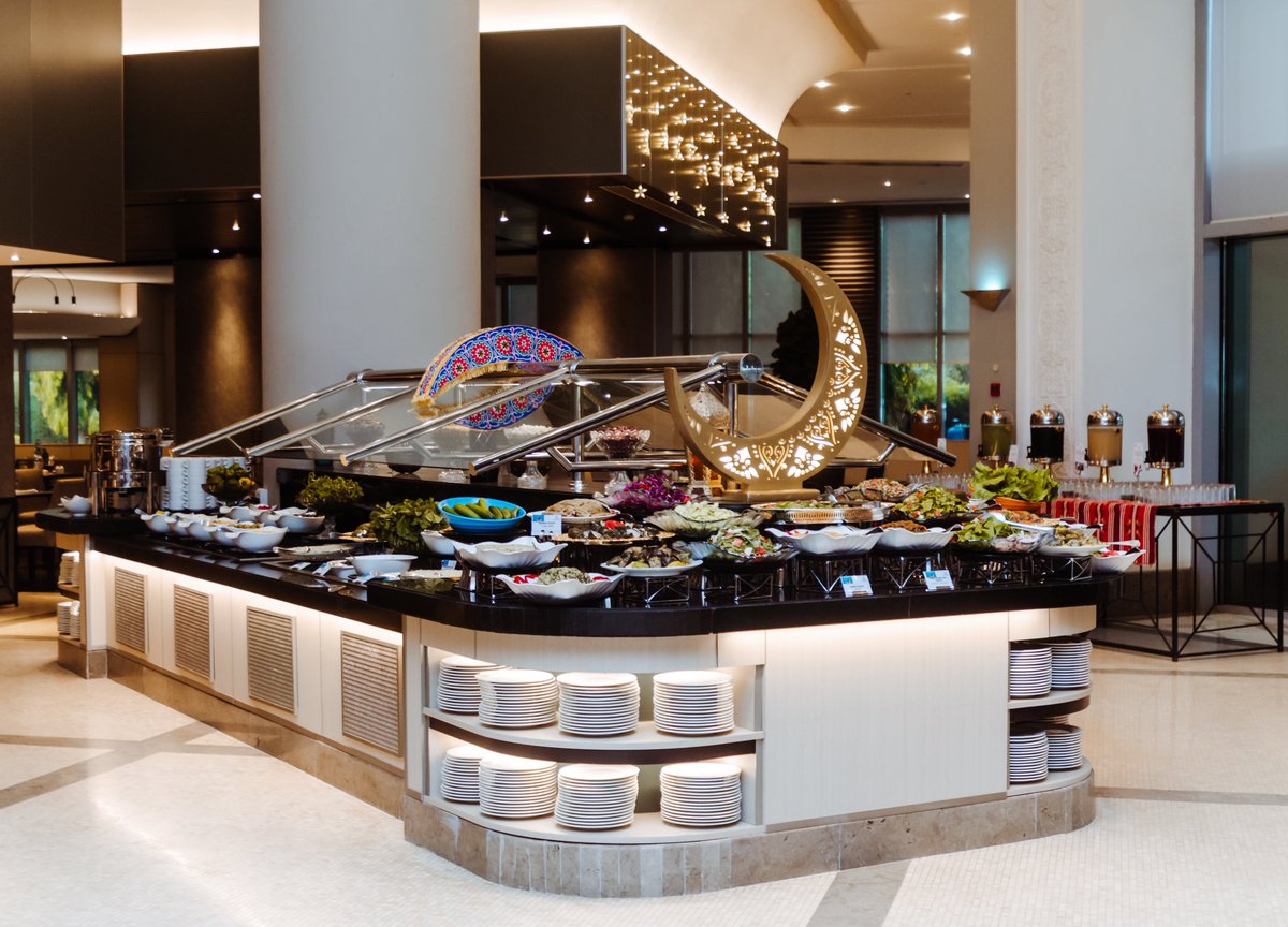 رمضان غير مع فندق #السلام_الخرطوم 

استمتع انت و عائلتك و أصدقائك بأشهى وألذ المأكولات الشرقية و العالمية. بوفيه إفطار رمضاني بمطعم النوبة يضم مجموعة متنوعة من المقبلات و الأطباق الرئيسية و الحلويات الشهية و أحصل على تجربة فريدة لا تنسى.
#للحجز و الاستفسار 0187007151

#رمضان_كريم