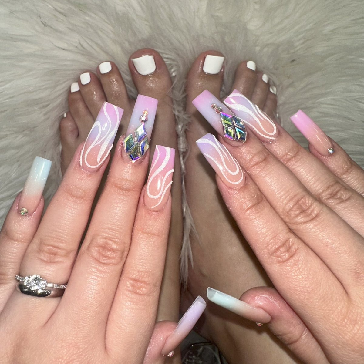 Naishabm's tweet photo. 🌸💅🏻 My Spring Nails! In love😍 https://t.co/V4chyp8rRo