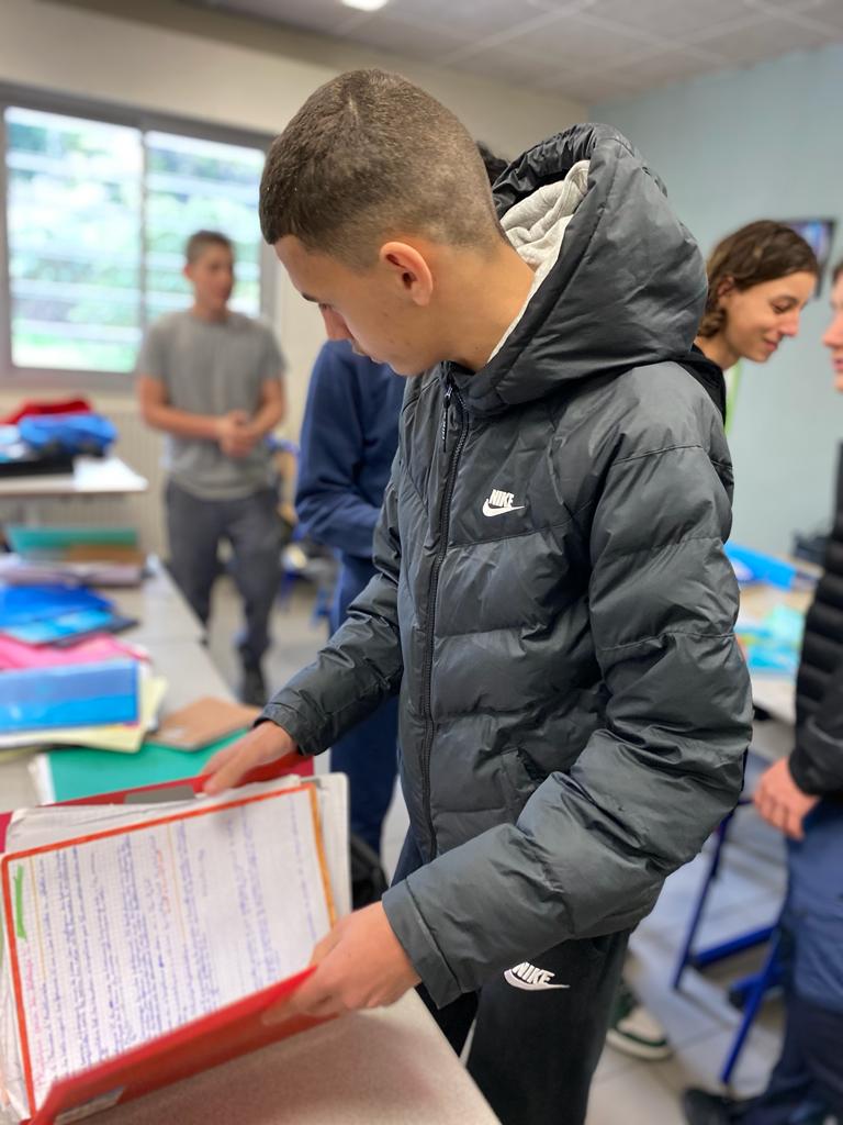 EstLGADDICTION's tweet photo. 💬 L'escape game #harcelement et #CyberHarcelement au Lycée professionnel René Caillé, avec @MaRegionSud.
📚 Les élèves, plus motivés que jamais, enchaînent salles, indices, coffres et en apprennent davantage pour lutter contre ce fléau. https://t.co/7Nx41wohlE