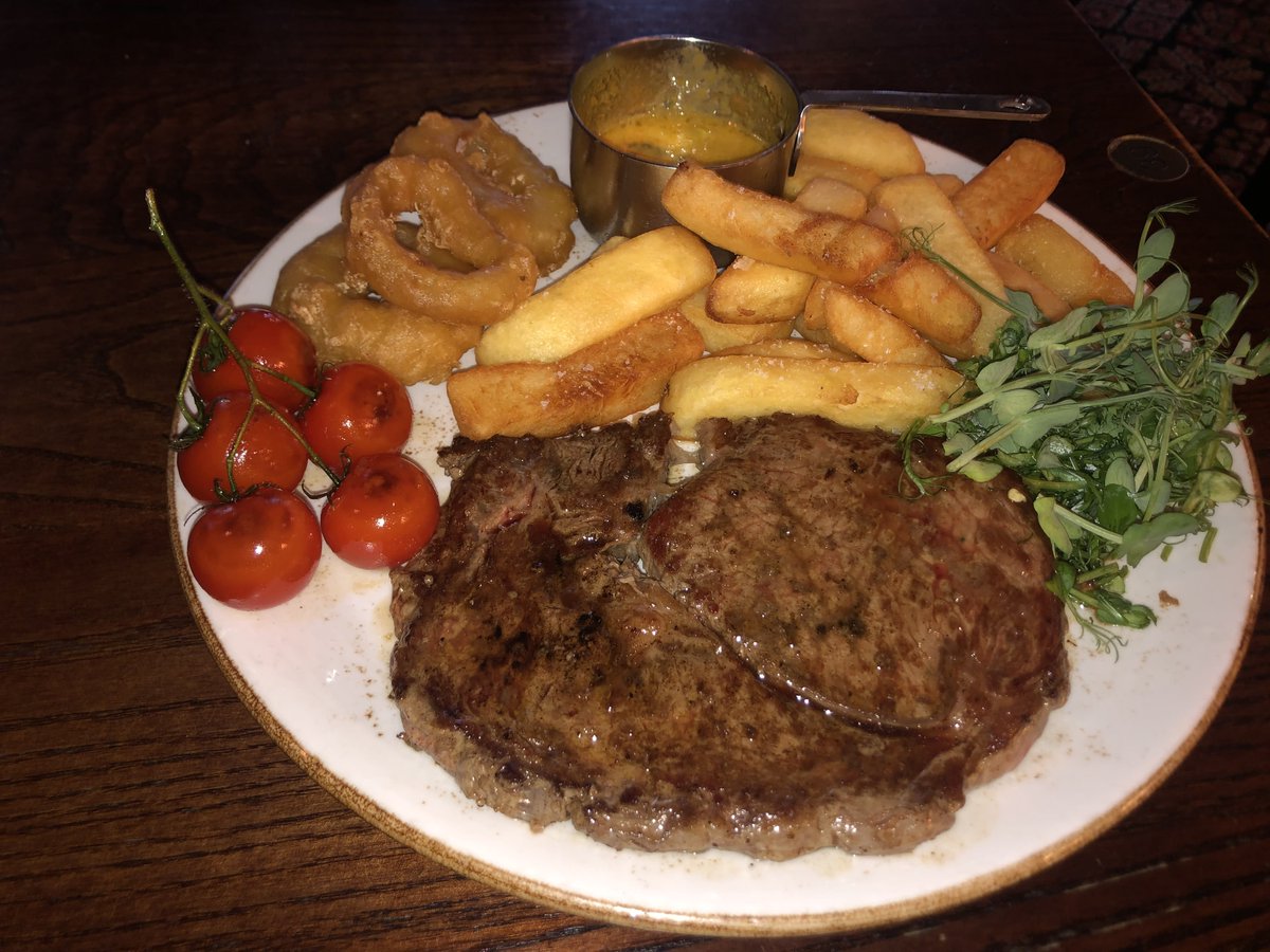 KingsArmsMay's tweet photo. Raining Friday afternoon what to do!!!🤔 why not try our 10 oz Ribeye steak !!!! Come on now🥩🥃🍺🍻👑🥂🍾 https://t.co/MPIAHgAK2v