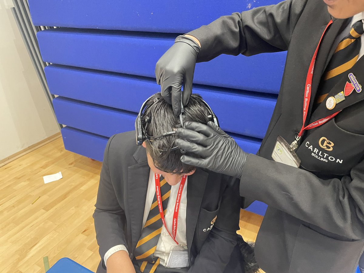 CarltonBolling's tweet photo. It was amazing today for our Y9 students who have selected Triple Science next year to take part in a Neuroscience workshop with @LaylaKouara and  @ICON_UoL using EEG headsets looking at the brain activity #ambition #CarltonEdge💎 https://t.co/T3emNPlCsz