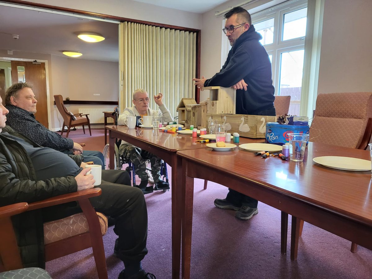 Tom__Cummings's tweet photo. Spent the morning painting some houses for our feathered friends at Ardnaclowney 🐦 

Thanks to Holywood Men's Shed for supplying the bird boxes and William from @TCVtweets sharing his knowledge of all things birds, bugs and planting (with bananas!) 🍃

@HabintegNI https://t.co/zakQdGxMvS