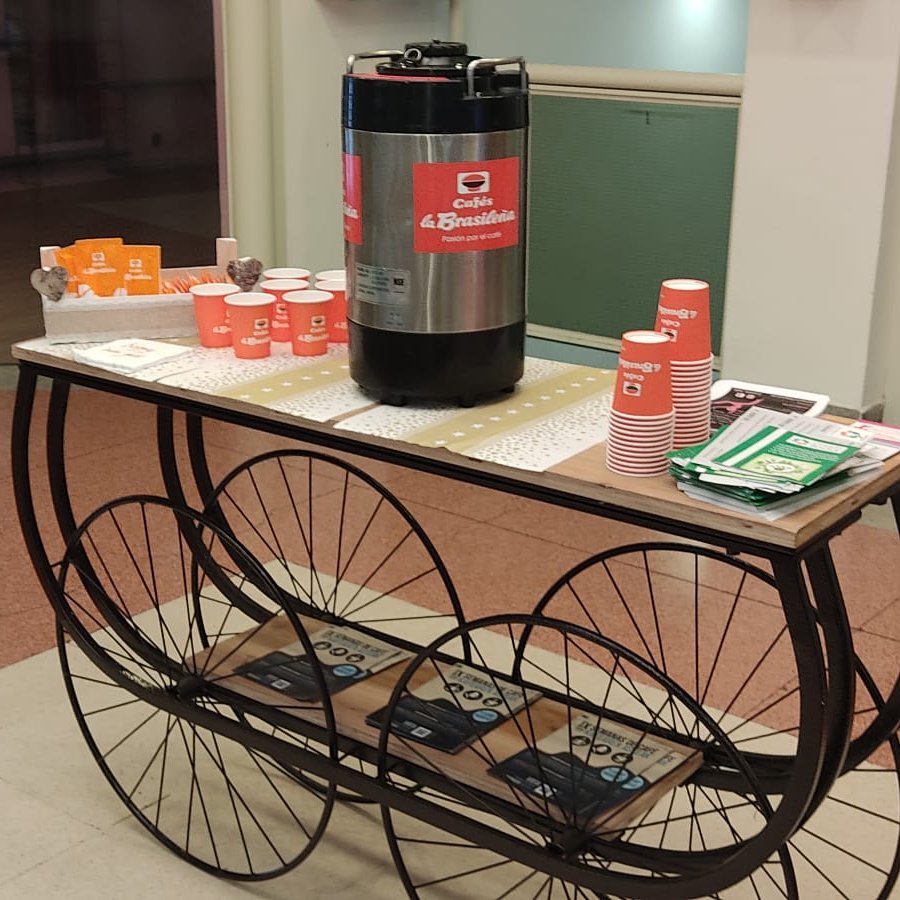 gasteizon's tweet photo. ☕️🐕L@s amantes del #café y de los #animales ¡estáis de suerte!

▶️ Mañana de 12:30 a 13:30 @CoachFamilias impartirá un Taller de Cuidado de Animales disfrutando de un buen café de @CafeLaBrasilena
 
🚩¿Dónde? En #GaleríasItaca 

📲 Inscripciones: 625 92 11 50

#VitoriaGasteiz https://t.co/WhLJuRdmkd
