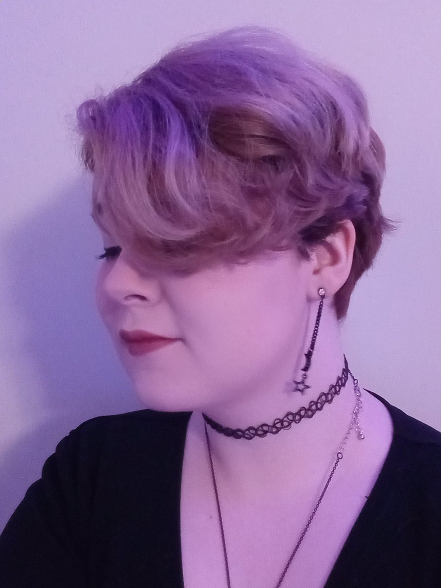 Shooby_dooby_do's tweet photo. I love my new hair cut- so have some unnecessary selfies! https://t.co/G9n3IsC433