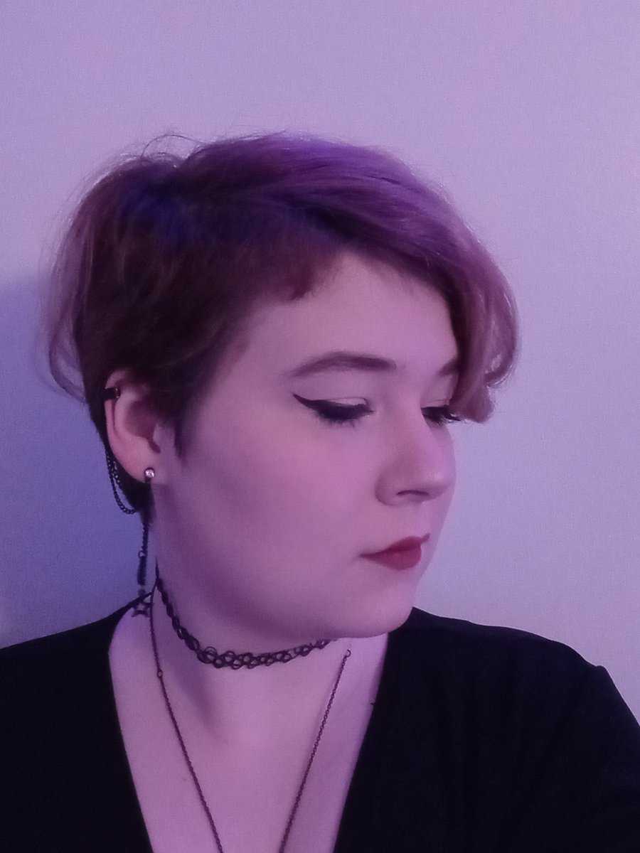 Shooby_dooby_do's tweet photo. I love my new hair cut- so have some unnecessary selfies! https://t.co/G9n3IsC433