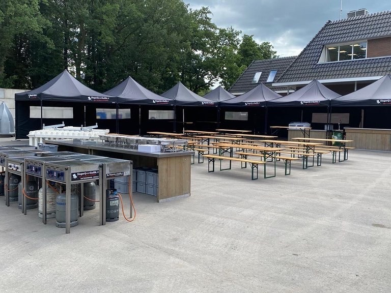 Nog een collega gezocht! 
Wij zoeken een enthousiaste, flexibele en collegiale medewerker die het leuk lijkt om aan het werk te gaan bij onze BBQ &amp; Catering afdeling in Hattemerbroek.  Bekijk de #vacature hier! slagerijvanguilik.nl/vacatures/all-…