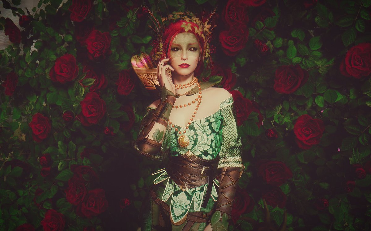 Nella wearing the new 'Poison Ivy' stays. #Skyrim #SkyrimMods #stays #18century #baroque #retex #PoisonIvy #roses