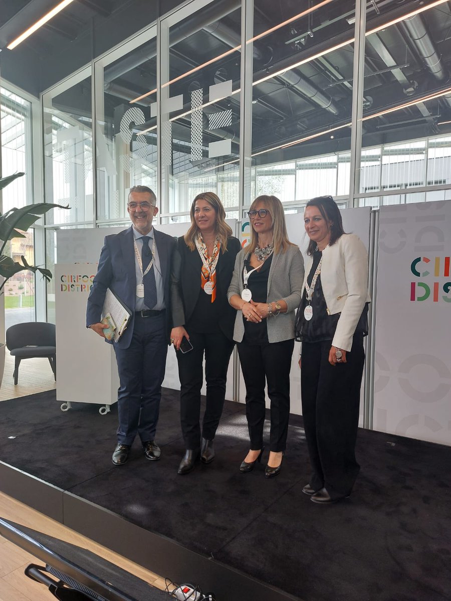 daniela_fabbi's tweet photo. #NutrireIlFuturo Il valore strategico della ristorazione scolastica e le nuove esigenze di una comunità educante. Ne abbiamo parlato al #CIRFOODDISTRICT con @RaffCurioni, @PaoloVerri, @NasiChiara e tanti altri autorevoli ospiti. https://t.co/98pjp53Jb1