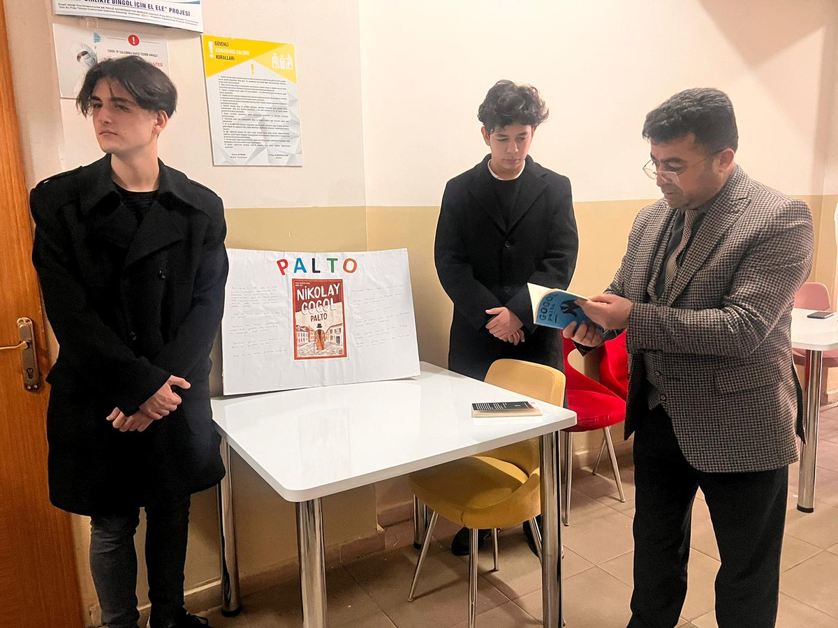 bingolytal's tweet photo. "Kitap en iyi dosttur." düşüncesinden hareketle Edebiyat Öğretmenimiz İnci Çağdaş Aslan'ın rehberliğinde öğrencilerimiz okudukları kitapları dramatize ettiler.
#KuetuephaneHaftası
@bingolvaliligi
@bingolmem
@yusuf_tokus https://t.co/KjpZX96PY1