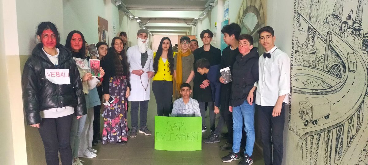 bingolytal's tweet photo. "Kitap en iyi dosttur." düşüncesinden hareketle Edebiyat Öğretmenimiz İnci Çağdaş Aslan'ın rehberliğinde öğrencilerimiz okudukları kitapları dramatize ettiler.
#KuetuephaneHaftası
@bingolvaliligi
@bingolmem
@yusuf_tokus https://t.co/KjpZX96PY1