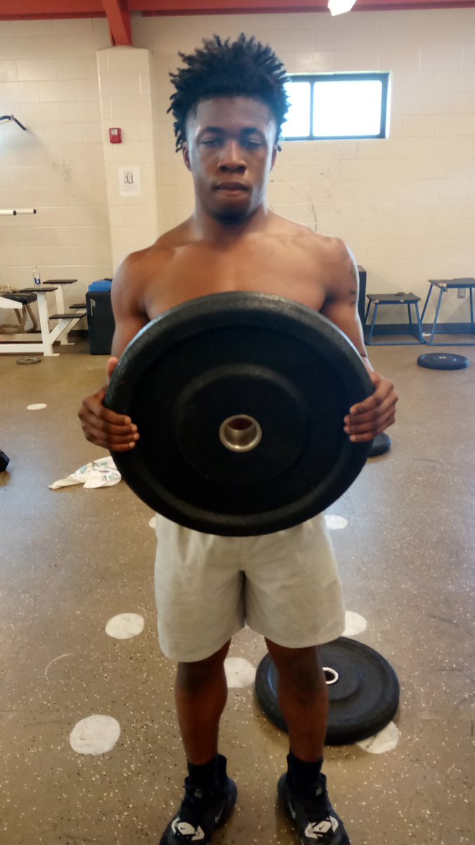Congrats to rising Sophomore Kaleal Wiseman (@Rundatballkw31 ) on earning the <a href="/CHSMaconFB/">Central Macon Chargers Football</a> "Lifter of the Week". Increased his overall gains nearly 15% and makes sure his first and last sets are consistently powerful! #ChargedUp #AllIn4theC