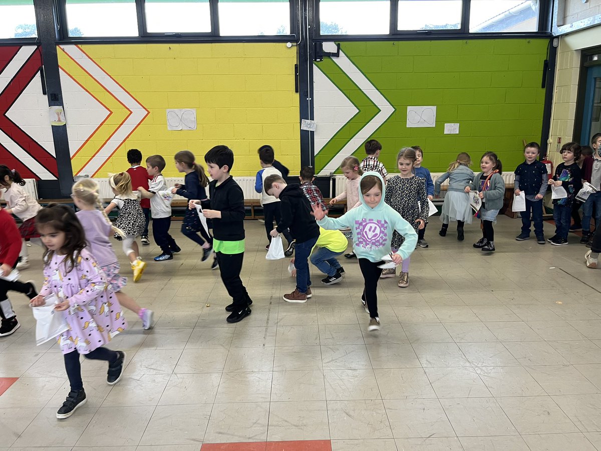 MsOlsonsClass's tweet photo. We had such fun at our Easter Egg Hunt today! 🐰 @followstannes https://t.co/6f2O5rMOnU